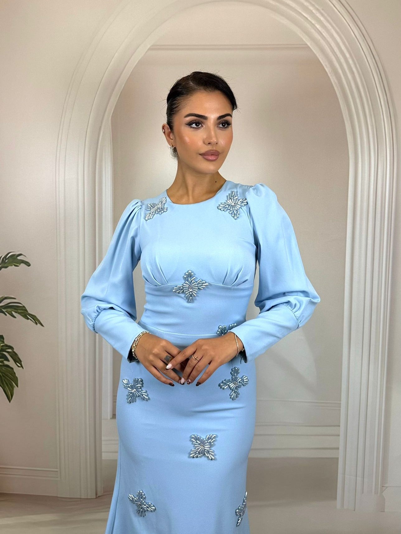 Bebe Mavisi Kristal Yıldız İşlemeli Balon Kol Midi Boy Abiye Elbise