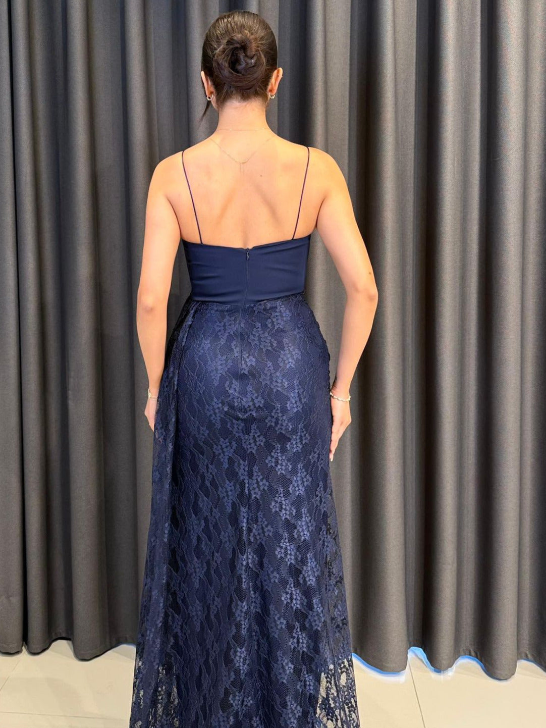 Korse Detaylı ve Drapeli Dantel Etekli İnce Askılı Abiye Lacivert