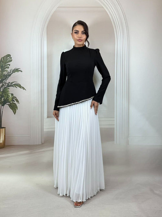 Taş İşlemeli Hakim Yaka ve Piliseli  Siyah Byaz Etekli Abiye