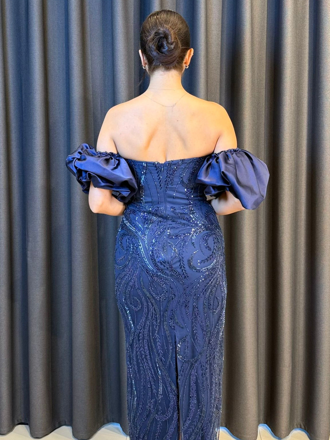 Lacivert Düşük Kol Payet İşlemeli Midi Boy Abiye Elbise