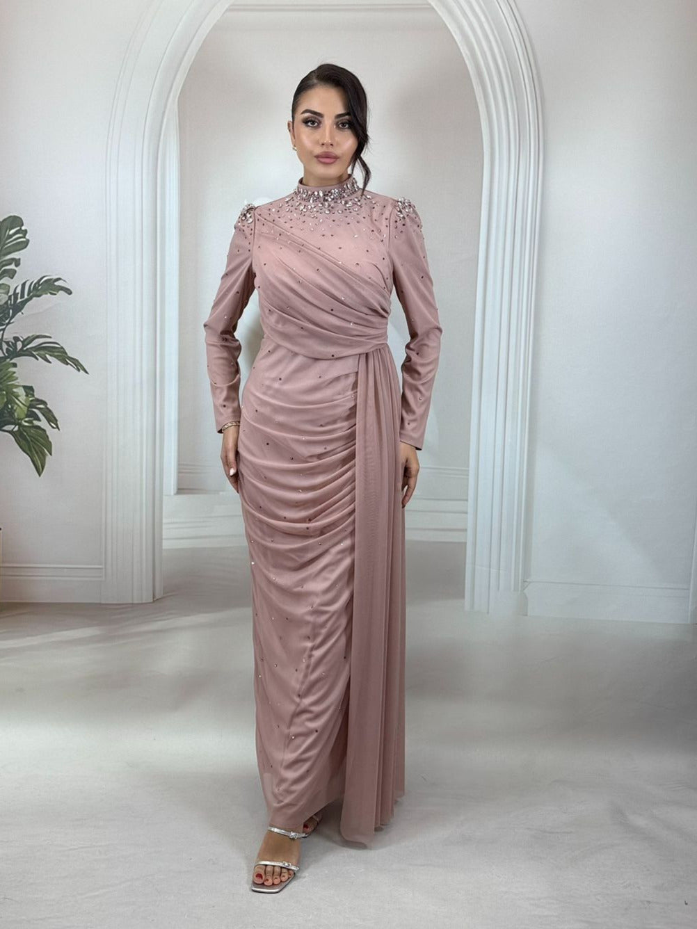 Kristal Taş İşlemeli Draperli  Pudra Abiye Elbise