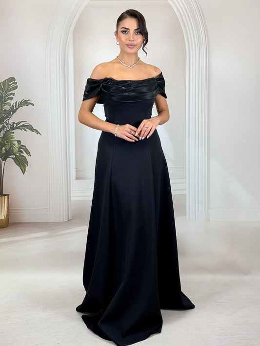 Helen Model Düşük Omuzlu Krep Siyah Abiye Elbise