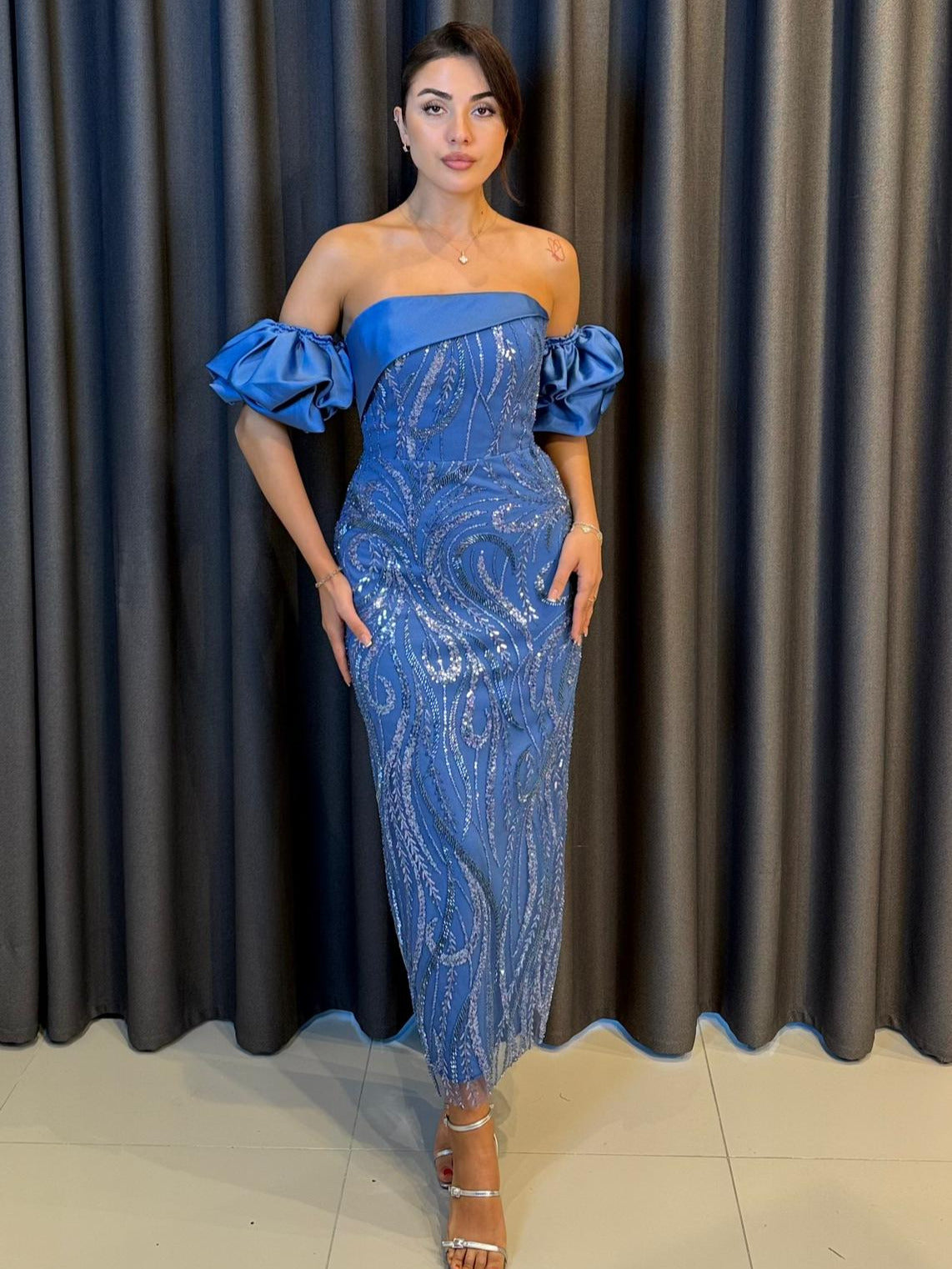 Lacivert Düşük Kol Payet İşlemeli Midi Boy Abiye Elbise