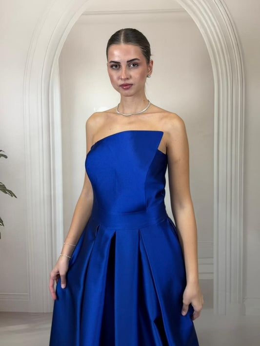 Bel Vurgulu ve Geniş Etekli Saks Mavisi Abiye