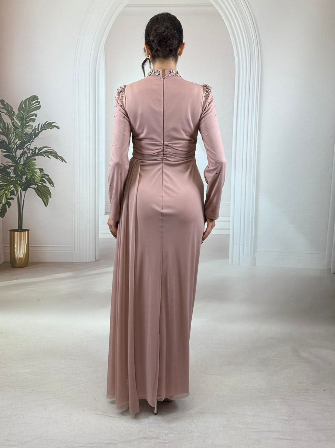 Kristal Taş İşlemeli Draperli  Pudra Abiye Elbise