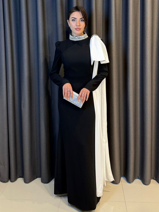 Kristal Taş İşlemeli Dik Yaka Uzun Kollu Siyah Krep Abiye