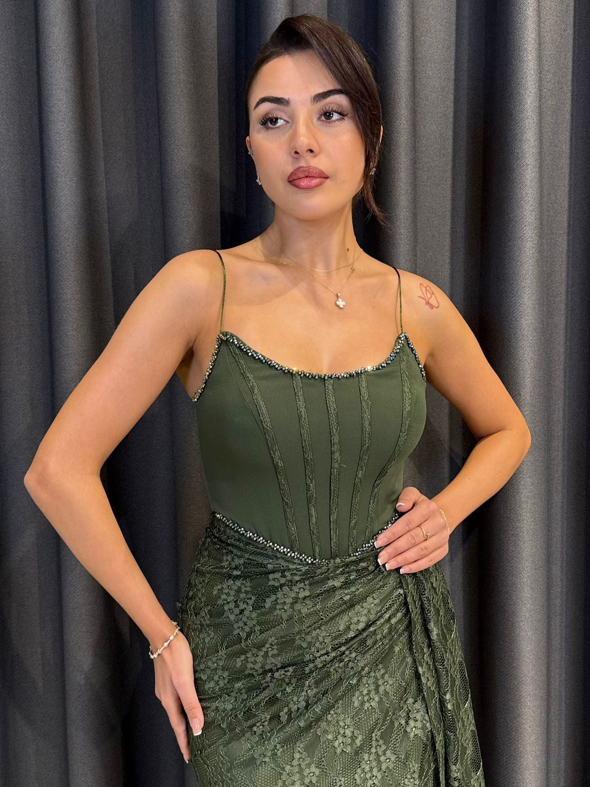 Korse Detaylı ve Drapeli Dantel Etekli İnce Askılı Abiye Lacivert