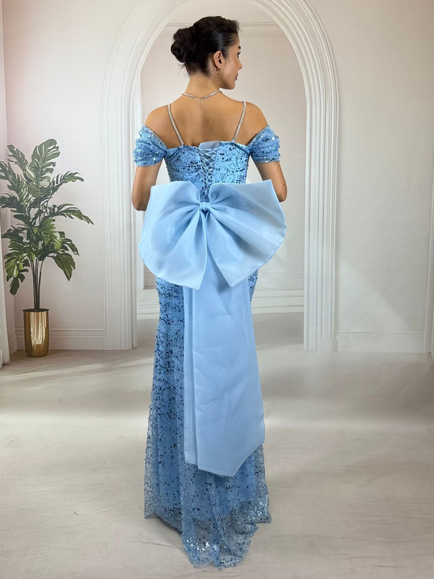 Bebe Mavisi Işıltılı Payet İşlemeli, Düşük Omuz Detaylı Balık Abiye