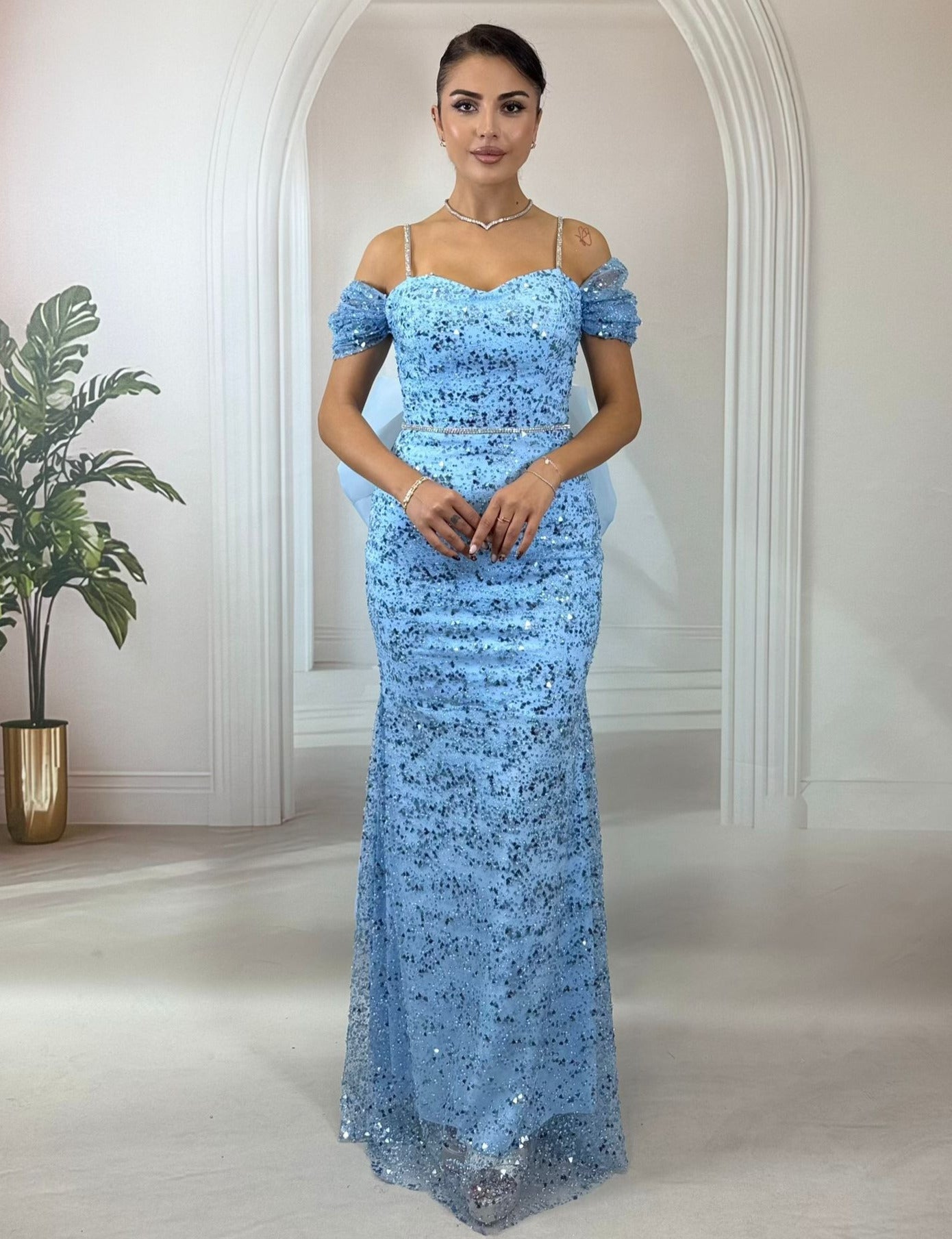 Bebe Mavisi Işıltılı Payet İşlemeli, Düşük Omuz Detaylı Balık Abiye