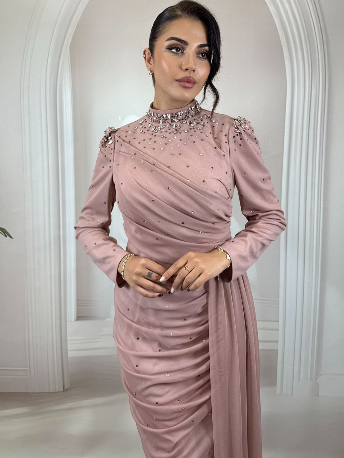 Kristal Taş İşlemeli Draperli  Pudra Abiye Elbise