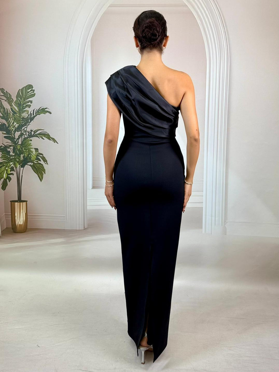 Tek Omuz Organze Detaylı Taş İşlemeli Siyah Abiye