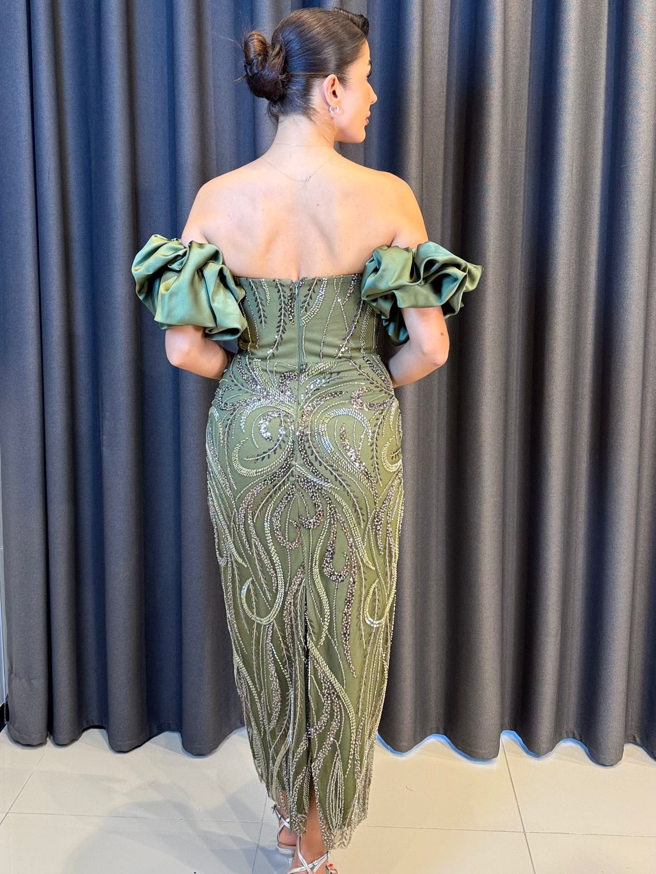 Lacivert Düşük Kol Payet İşlemeli Midi Boy Abiye Elbise