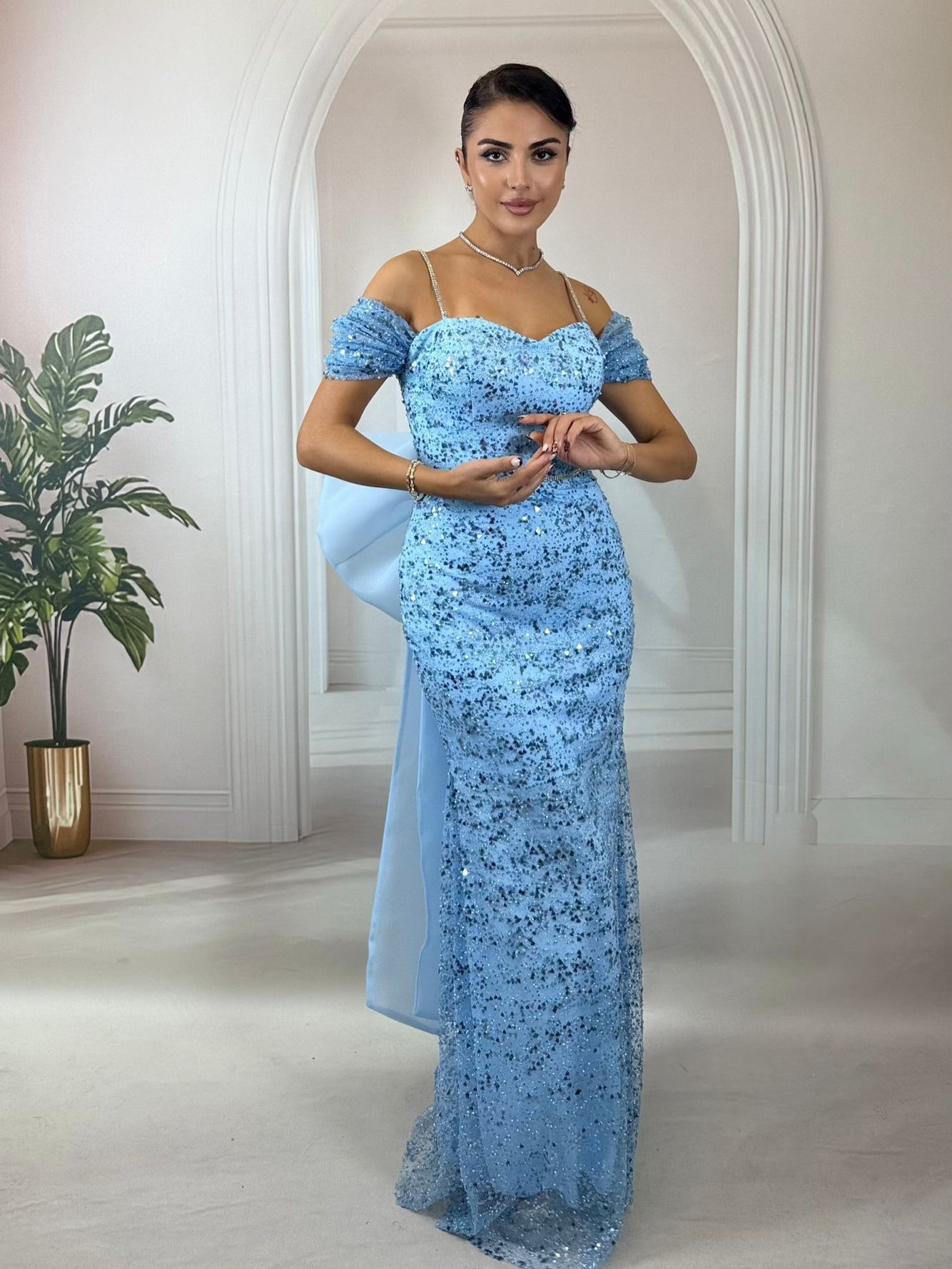 Işıltılı Pembe Pullu Payetli, Düşük Omuz Detaylı Balık Abiye Elbise