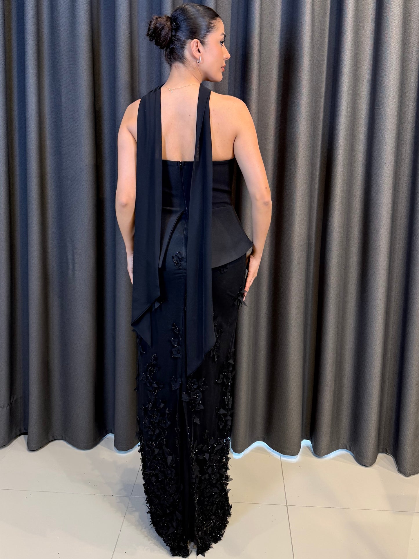 Kristal Taş ve Çiçek Süslemeli Gold Tek Omuz Peplum Abiye Elbise