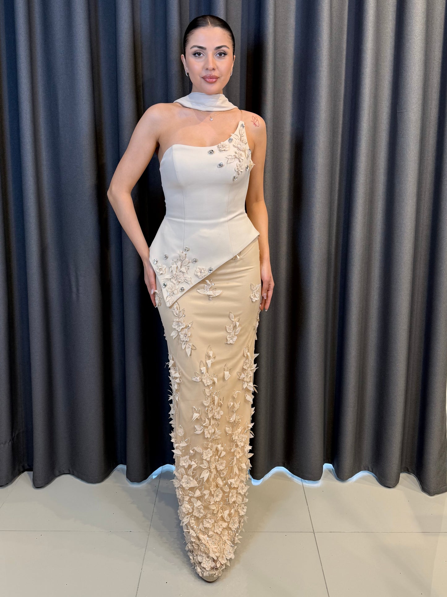 Kristal Taş ve Çiçek Süslemeli Siyah Tek Omuz Peplum Abiye Elbise