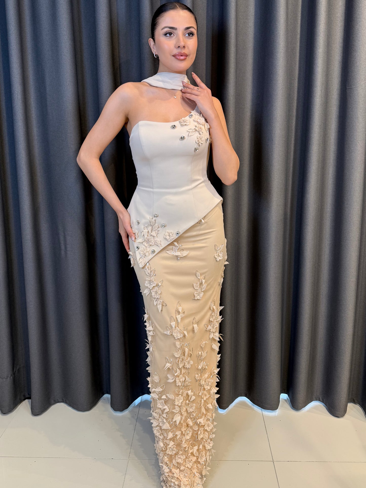 Kristal Taş ve Çiçek Süslemeli Siyah Tek Omuz Peplum Abiye Elbise