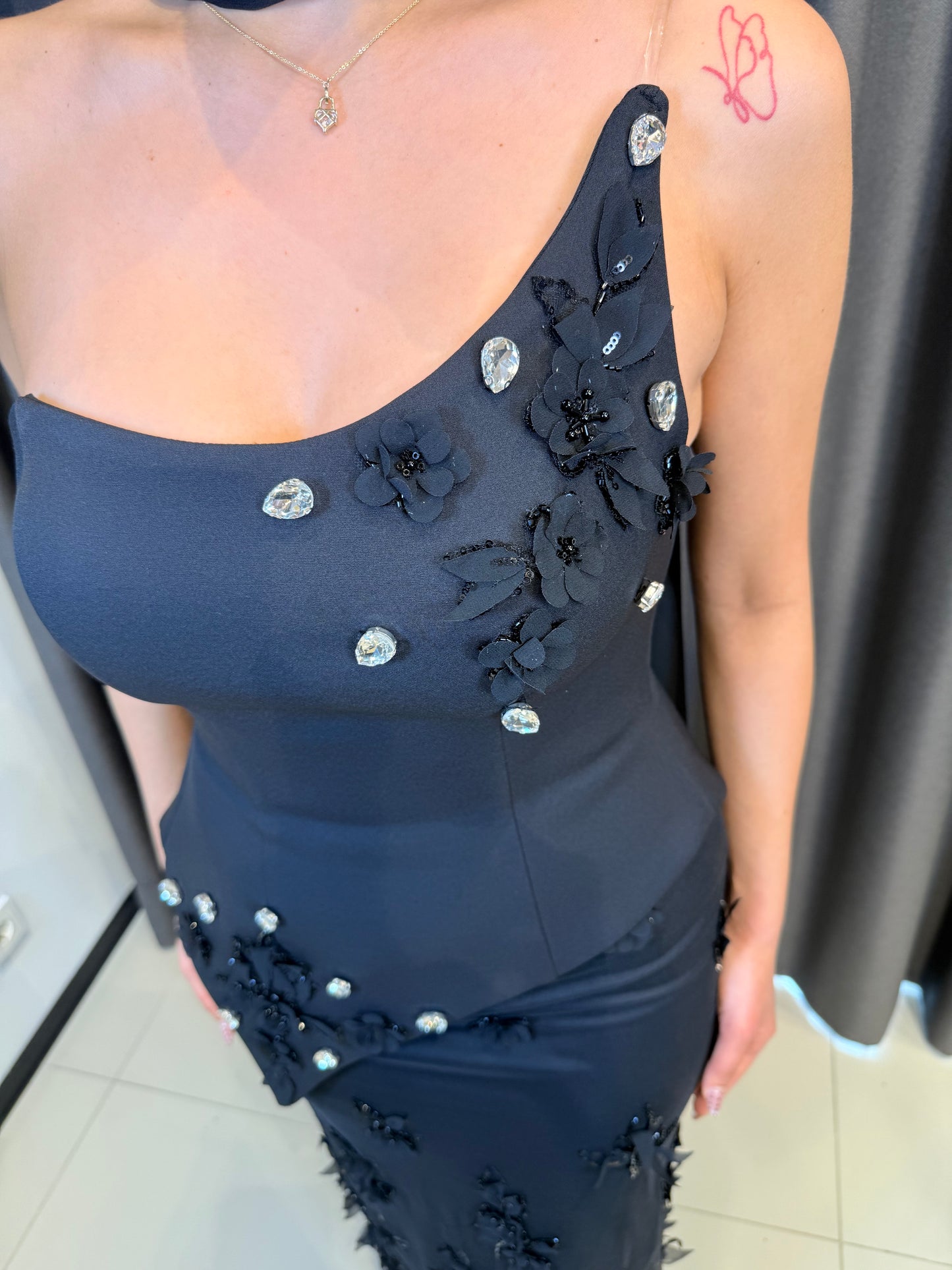 Kristal Taş ve Çiçek Süslemeli Siyah Tek Omuz Peplum Abiye Elbise