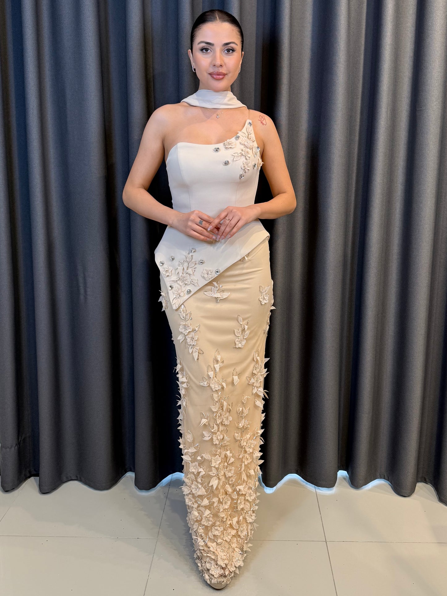 Kristal Taş ve Çiçek Süslemeli Siyah Tek Omuz Peplum Abiye Elbise