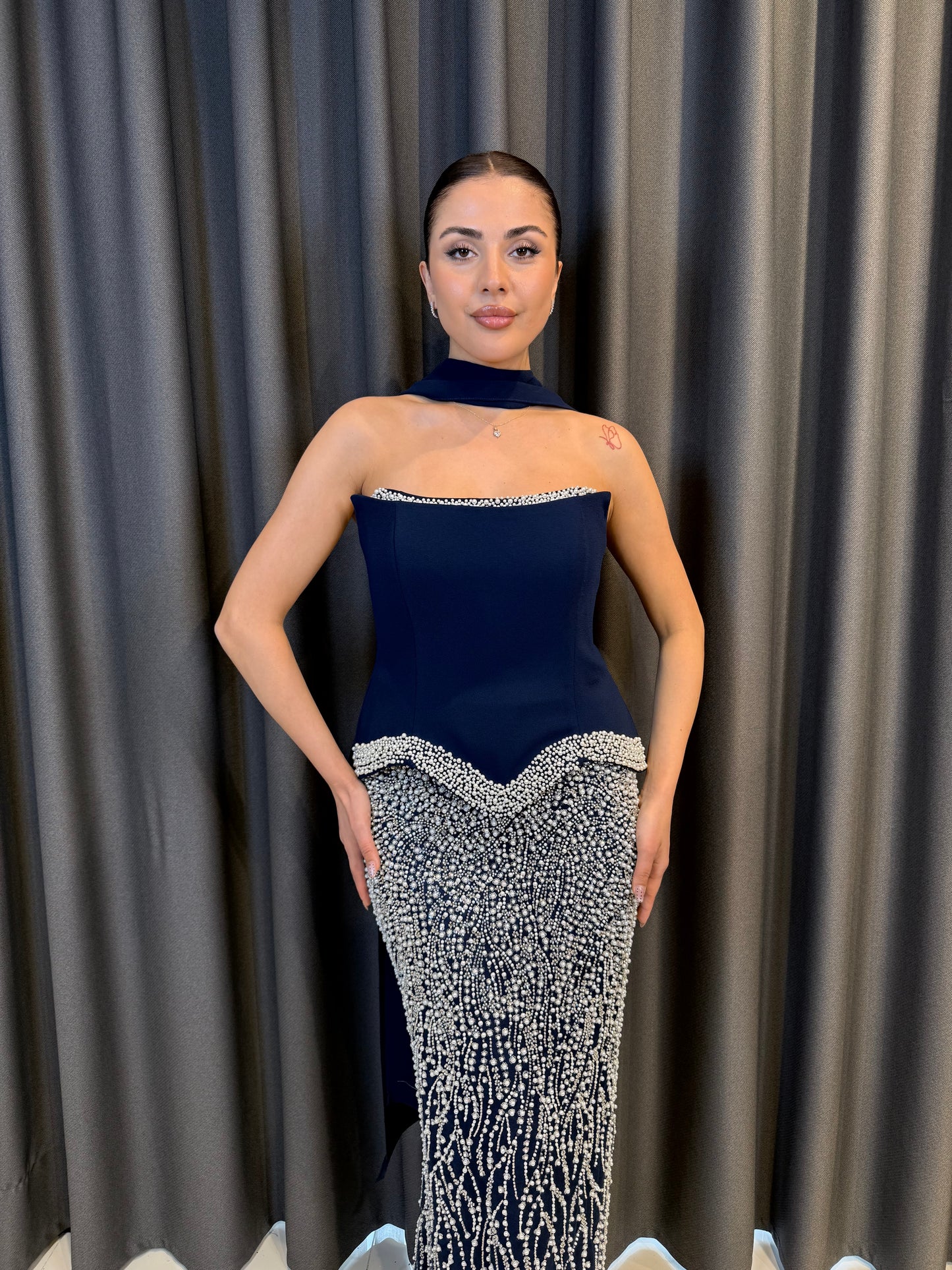 Lacivert İnci ve Boncuk İşlemeli Peplum Detaylı Abiye Elbise