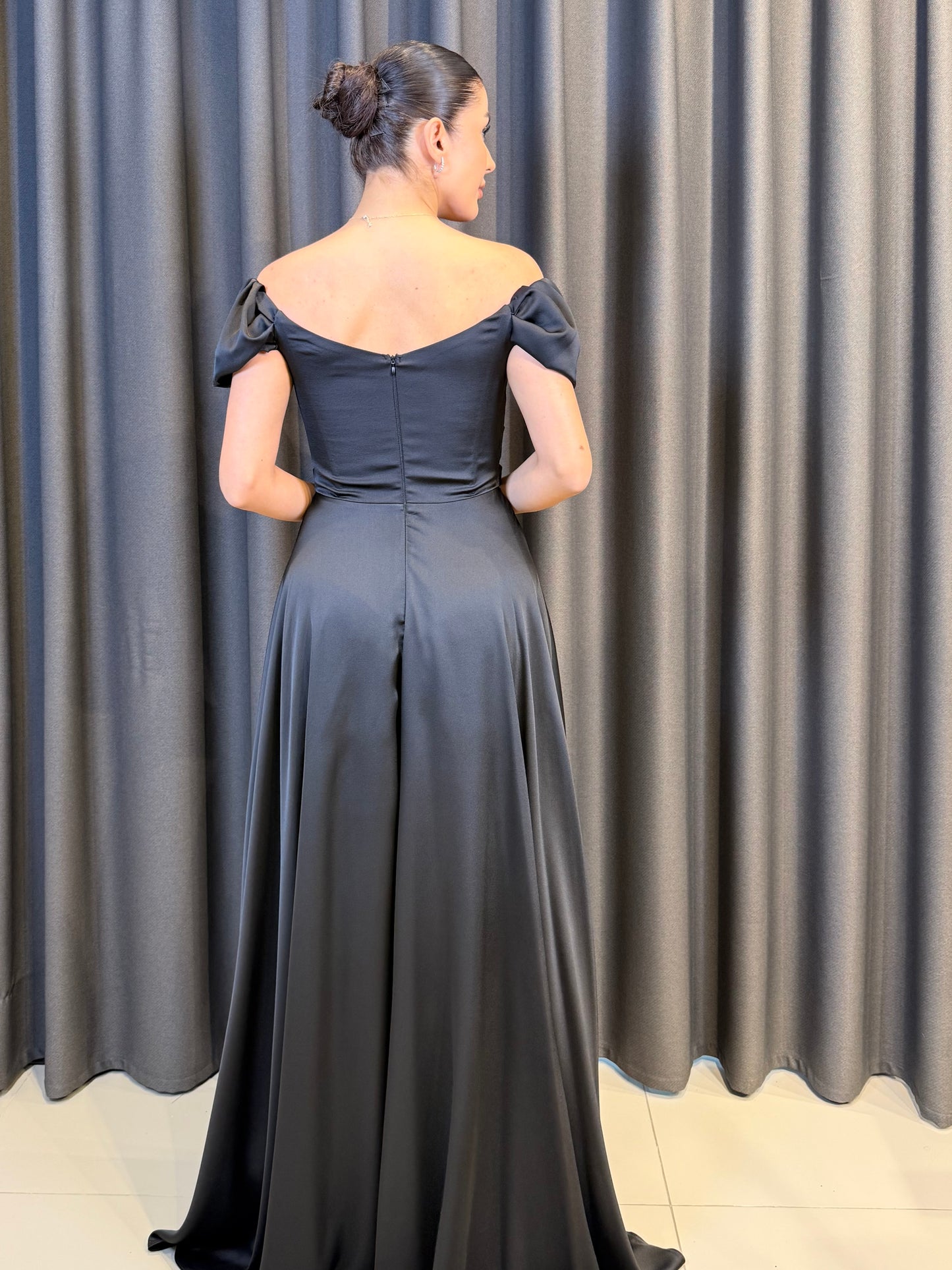 Kırmızı Saten Düşük Omuz Drape Detaylı Uzun Abiye Elbise