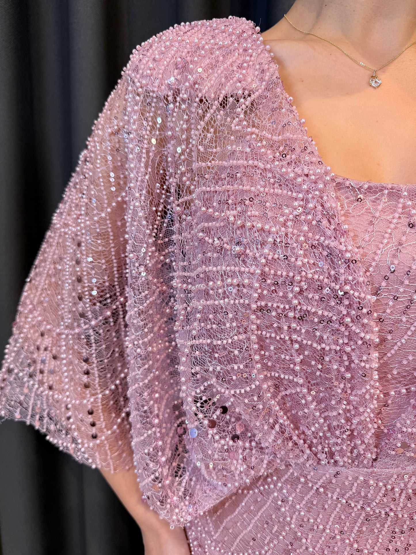 Işıltılı Pudra Pembe Payet İşlemeli Pelerin Kollu Abiye