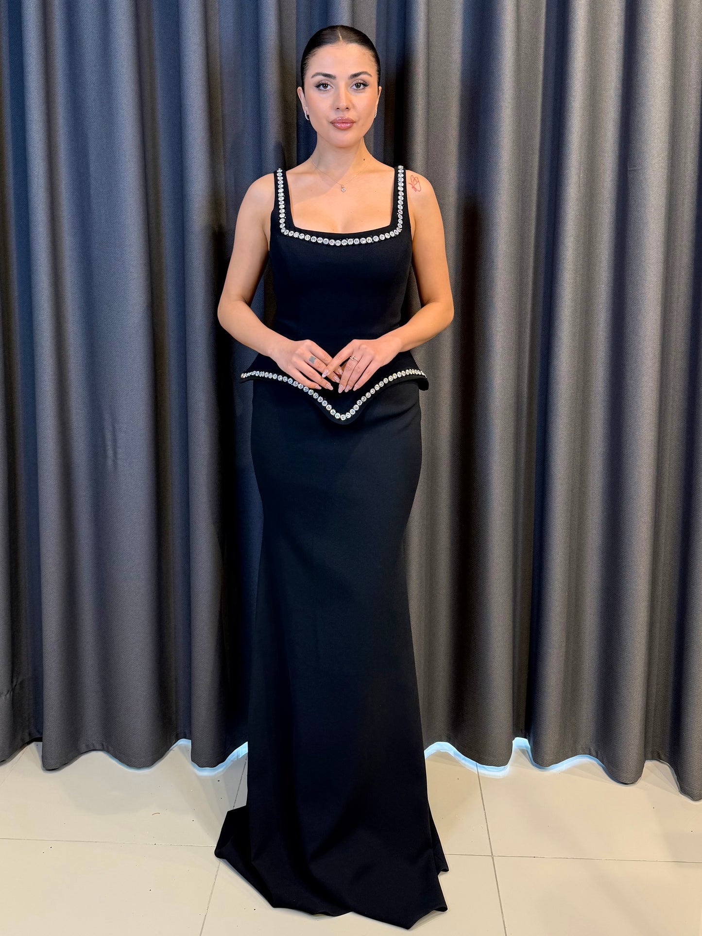 Siyah Krep Kumaş Kristal Taş İşlemeli Peplum Abiye Elbise