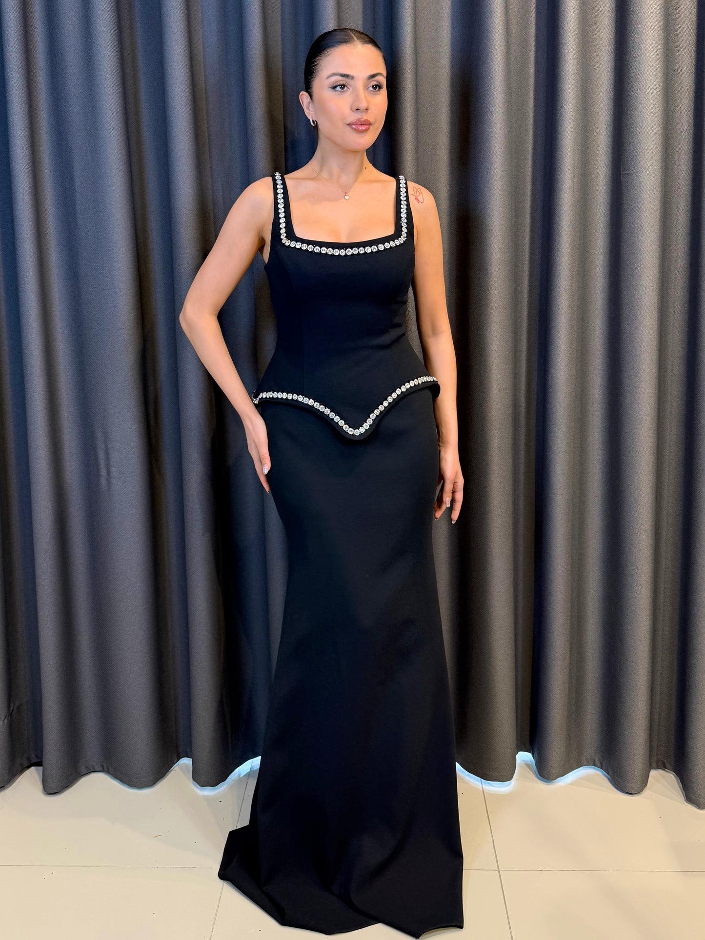 Siyah Krep Kumaş Kristal Taş İşlemeli Peplum Abiye Elbise