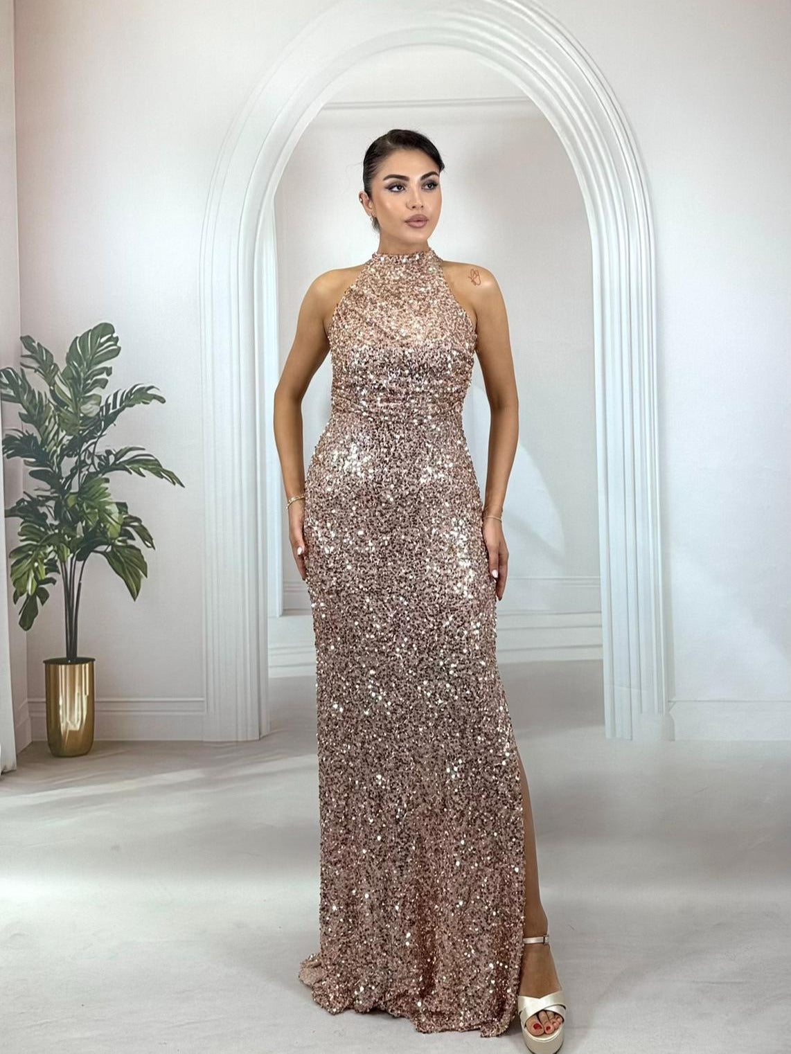 Rose Gold Tamamı Payetli Halter Yaka Balık Model Abiye