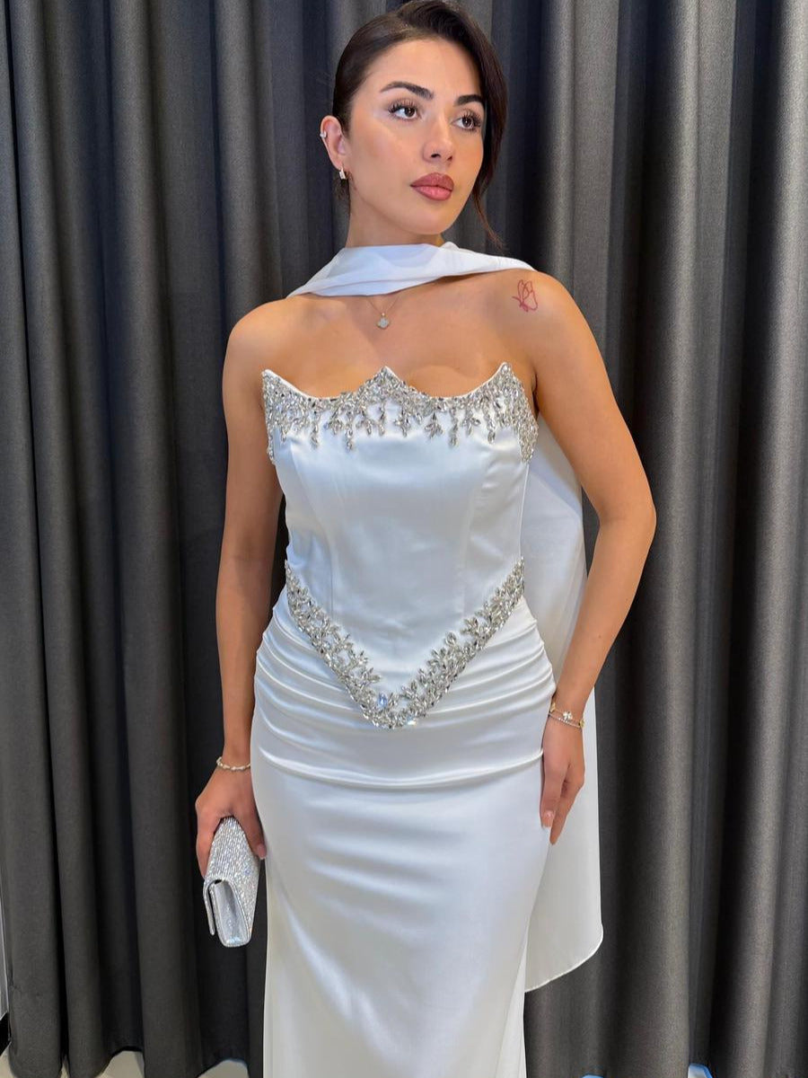 Göğüs ve Bel Hattı Taş İşlemeli Straplez Siyah Abiye