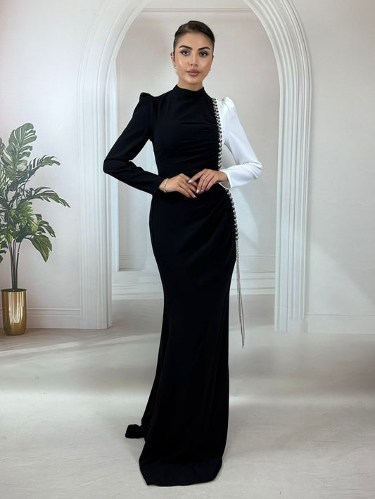 Omuz Detaylı, Yanı Taş Şeritli Asimetrik Tasarım Gece Elbisesi