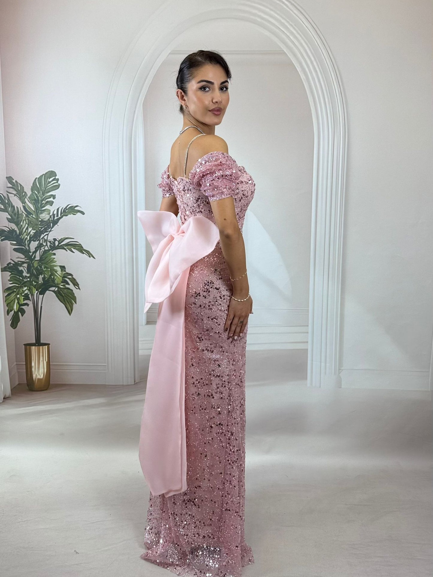 Bebe Mavisi Işıltılı Payet İşlemeli, Düşük Omuz Detaylı Balık Abiye