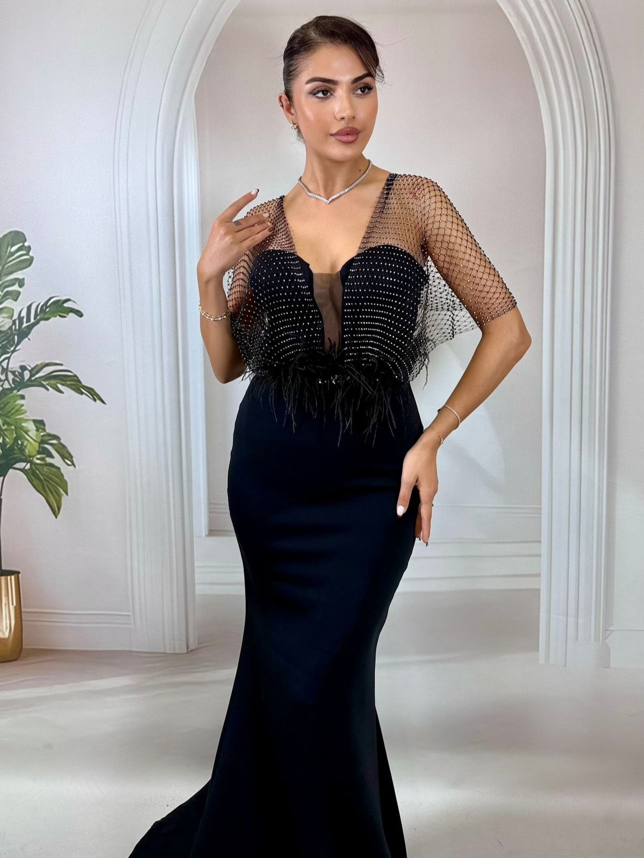 Siyah Fileli ve Taşlı Balık Abiye Elbise