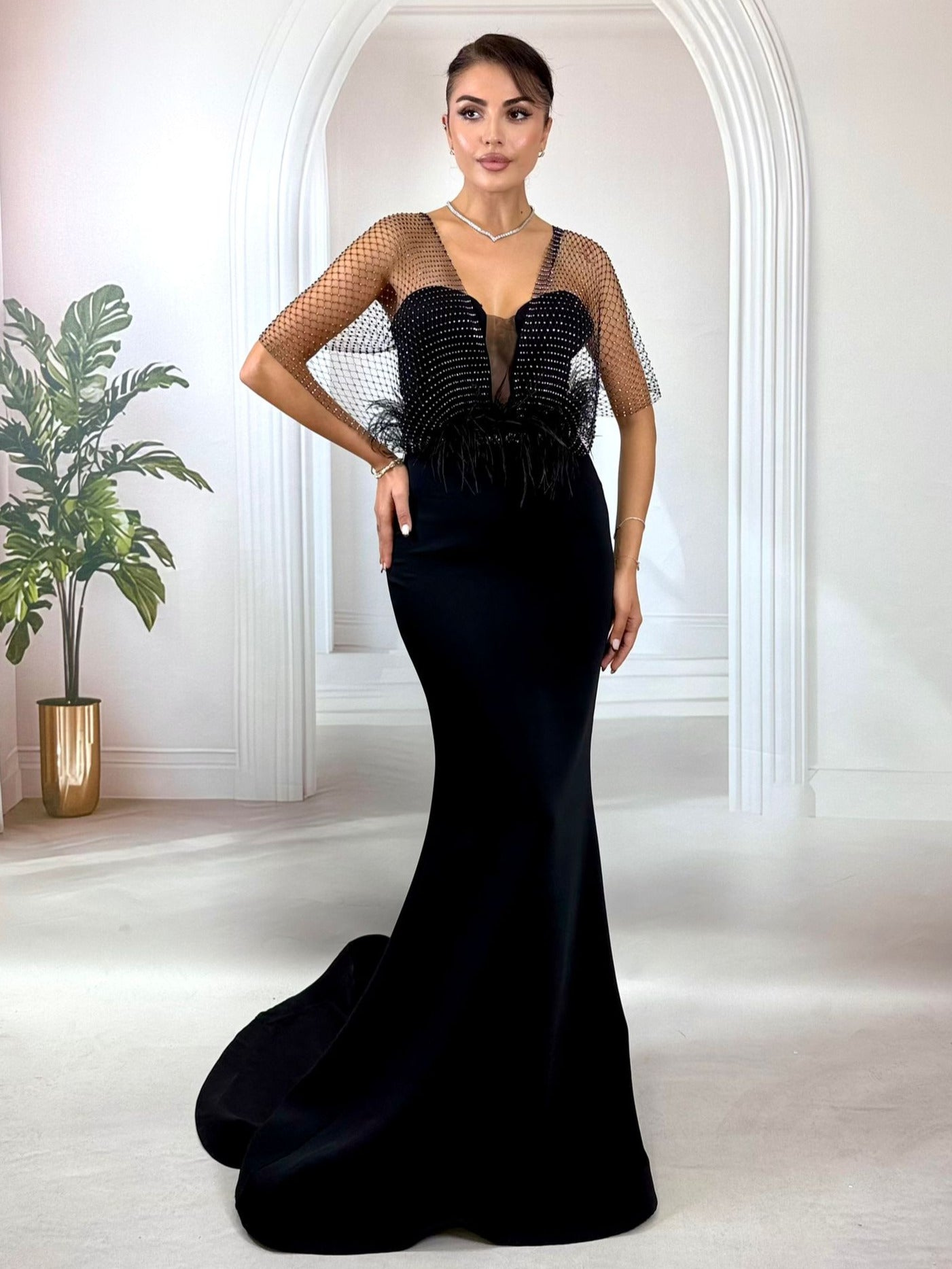 Siyah Fileli ve Taşlı Balık Abiye Elbise