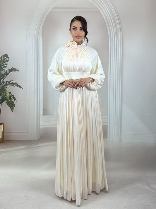 Ekru Gül Detaylı Hakim Yaka Piliseli Abiye Elbise