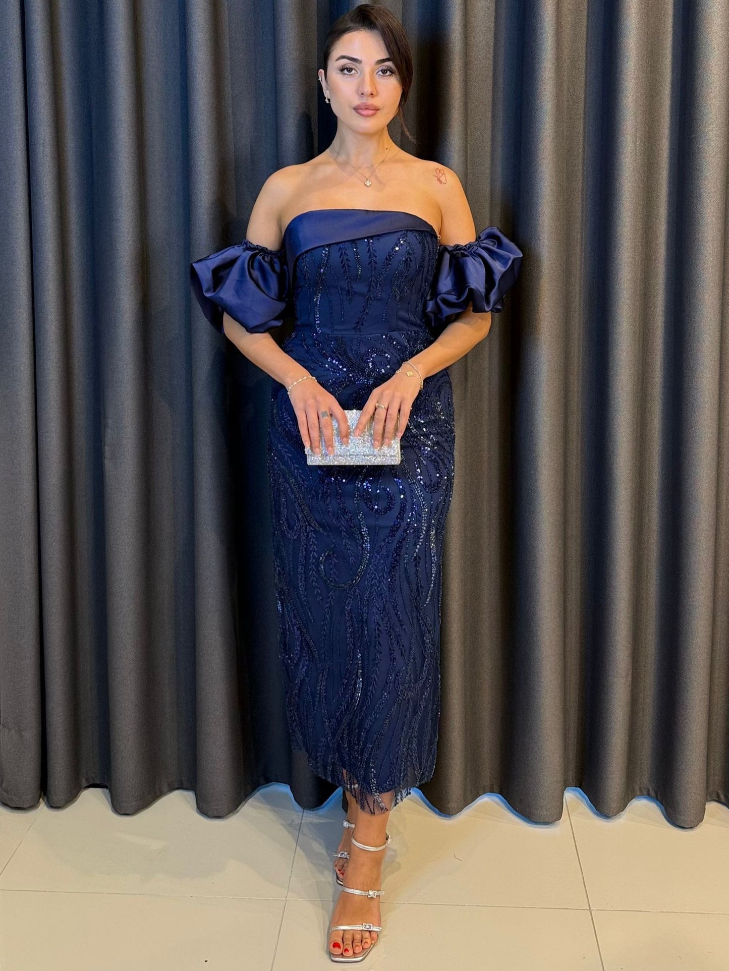 Lacivert Düşük Kol Payet İşlemeli Midi Boy Abiye Elbise