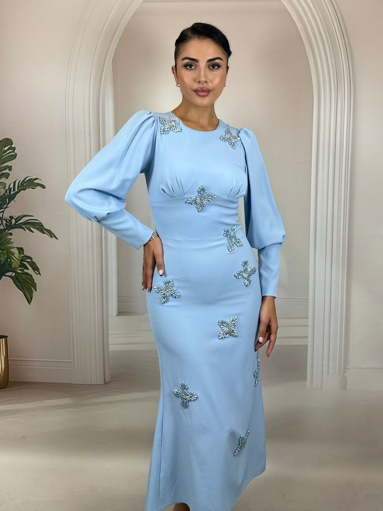 Bebe Mavisi Kristal Yıldız İşlemeli Balon Kol Midi Boy Abiye Elbise