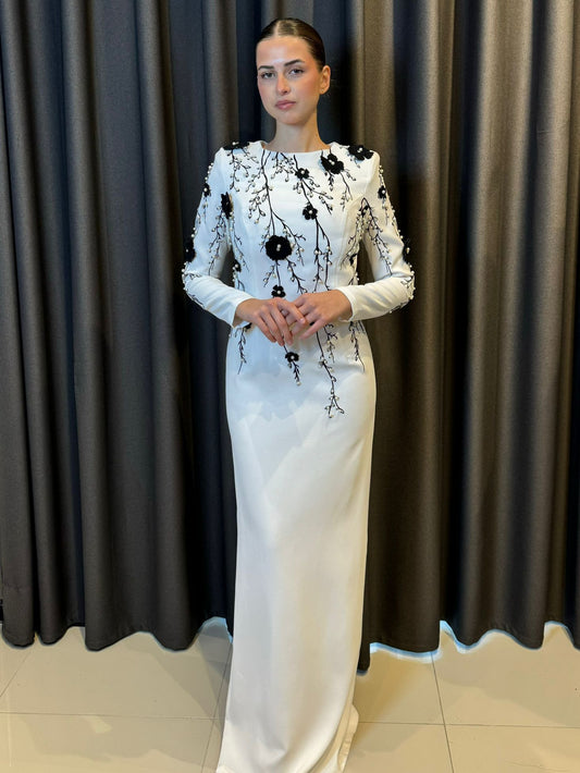 Siyah Beyaz  Çiçek Nakışlı ve İnci Detaylı Abiye