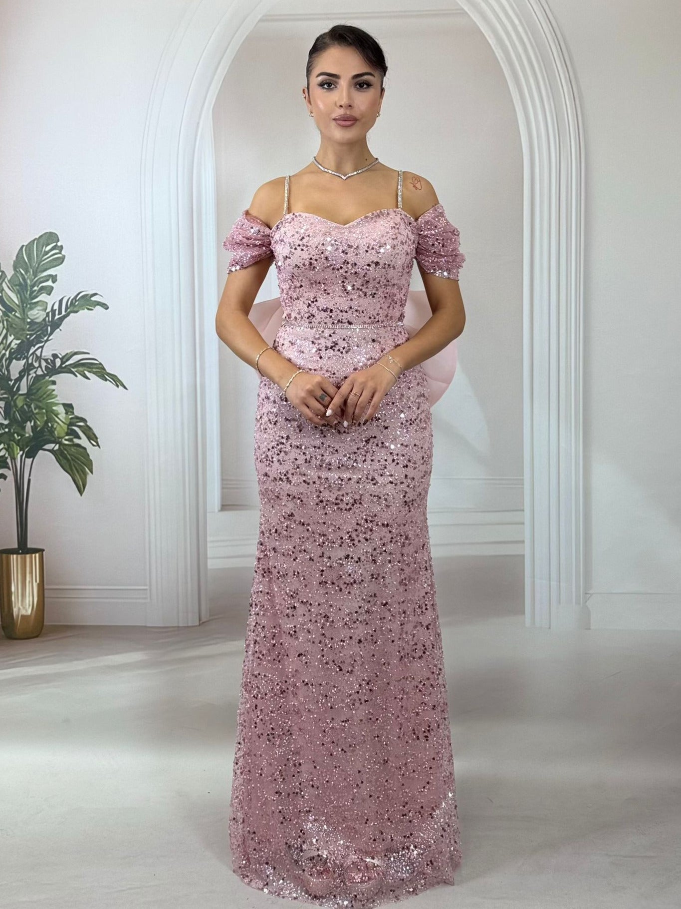 Bebe Mavisi Işıltılı Payet İşlemeli, Düşük Omuz Detaylı Balık Abiye