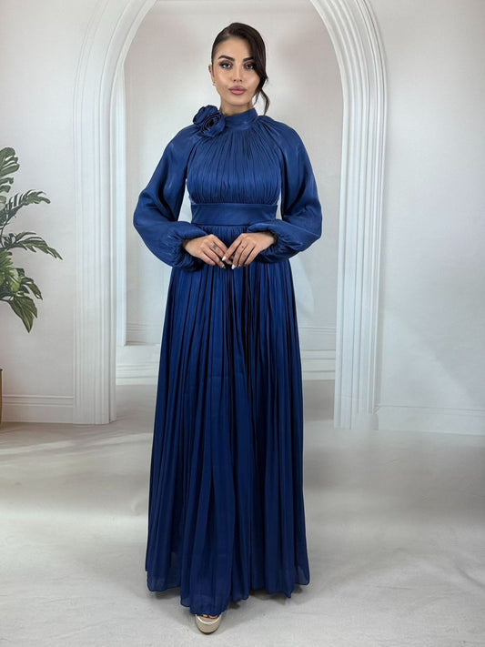 Lacivert Gül Detaylı Hakim Yaka Piliseli Abiye Elbise