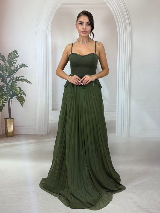 Asimetrik Bel Detaylı ve Pileli Askılı Uzun Elbise