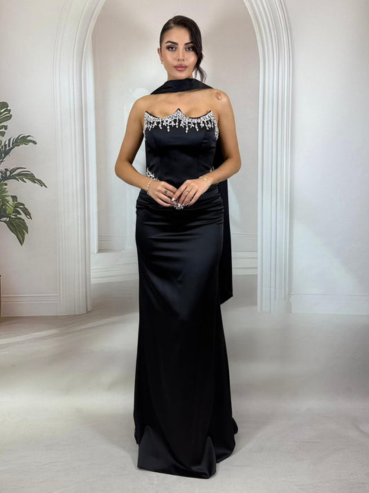 Göğüs ve Bel Hattı Taş İşlemeli Straplez Siyah Abiye